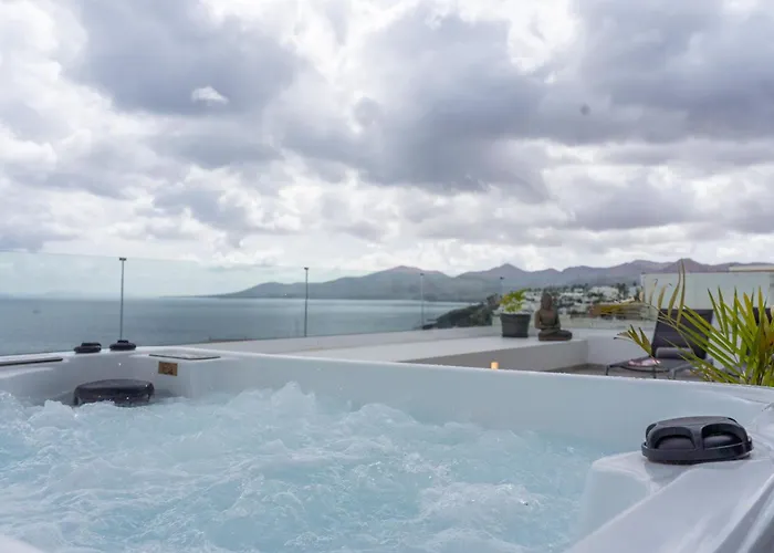 شقة Luxury Penthouse Panoramic Ocean Views 2bedroom With Jacuzzi تياس