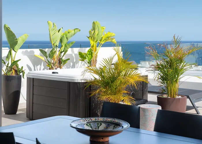 Luxury Penthouse Panoramic Ocean Views 2bedroom With Jacuzzi شقة