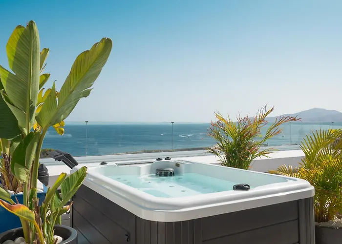 Luxury Penthouse Panoramic Ocean Views 2bedroom With Jacuzzi